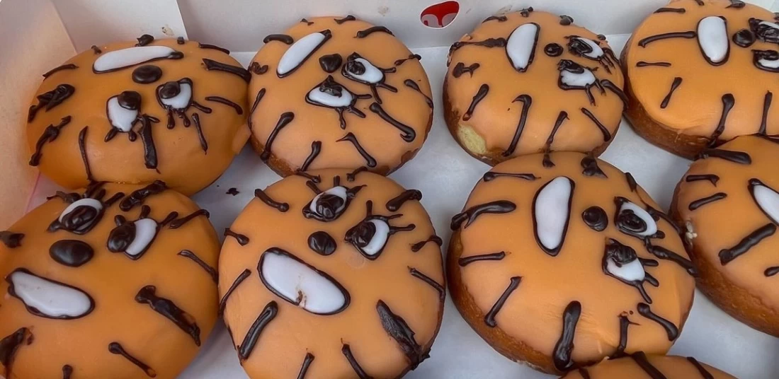 Loki da Marvel apodera-se de cadeia Randy’s Donuts dols Estados Unidos