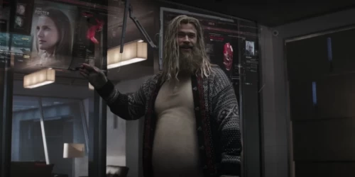 Após Vingadores, Thor mostra-se em forma para 4° filme do herói