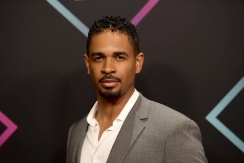 damon-wayans-jr-vai-apresentar-o-programa-de-jogos-da-cbs-raid-the-cage