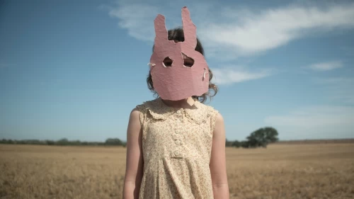 filme-run-rabbit-run-da-netflix-tudo-o-que-sabemos-ate-agora