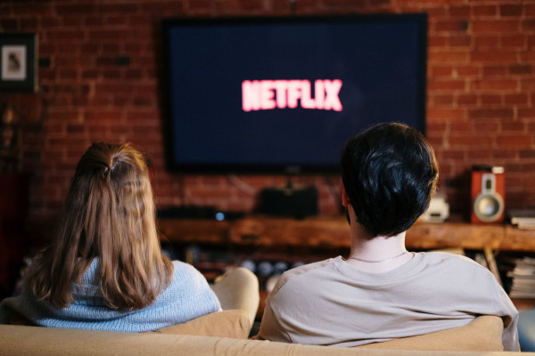 netflix-testa-novo-modo-de-programacao-como-na-televisao