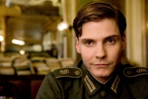 Disney Revela Primeira Imagem de Daniel Brühl em 'Kaiser Karl'