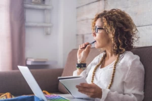 Número de Escritoras e Realizadoras na Televisão Britânica diminuiu entre 2016 e 2022.