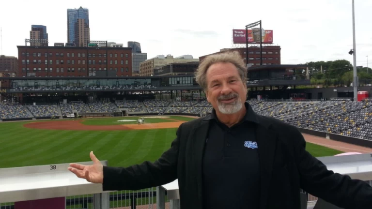 Onde está Mike Veeck hoje? Conhece o filho de Bill Veeck