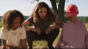 "The Mothership": Netflix cancela filme com Halle Berry três anos após terminar filmagens