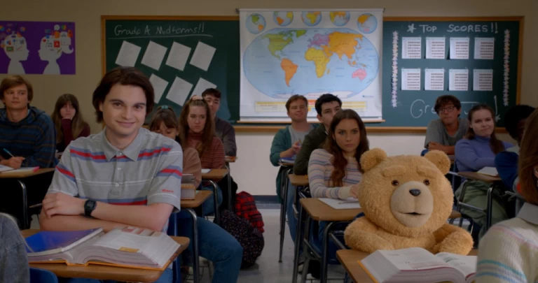 Trailer de série 'Ted': Urso vai à escola em novas imagens